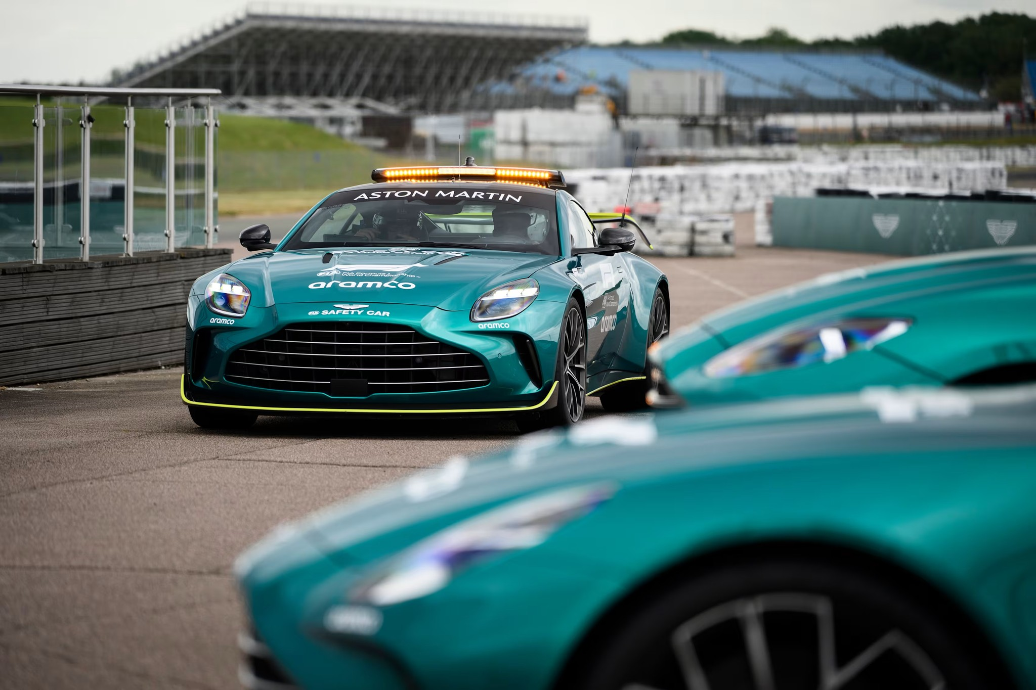 賽道上的洞見：試駕 F1 Safety Car 與 Medical Car