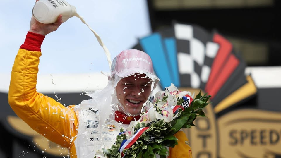 F1 噴香檳，IndyCar 牛奶浴
