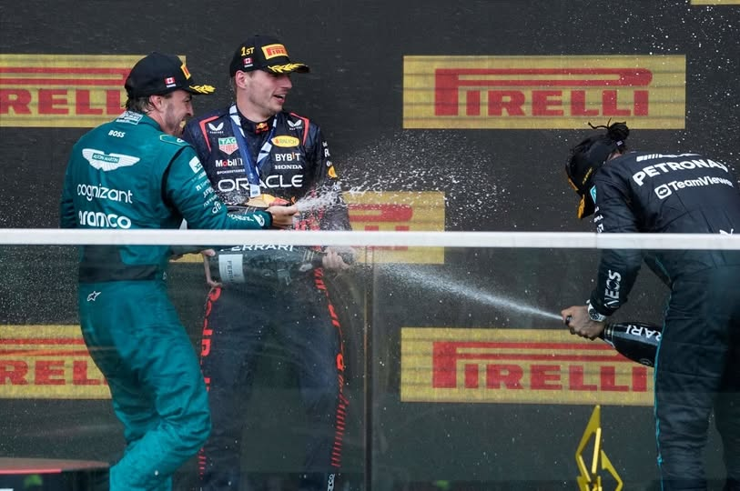 F1 是從何時開始噴香檳慶祝的？